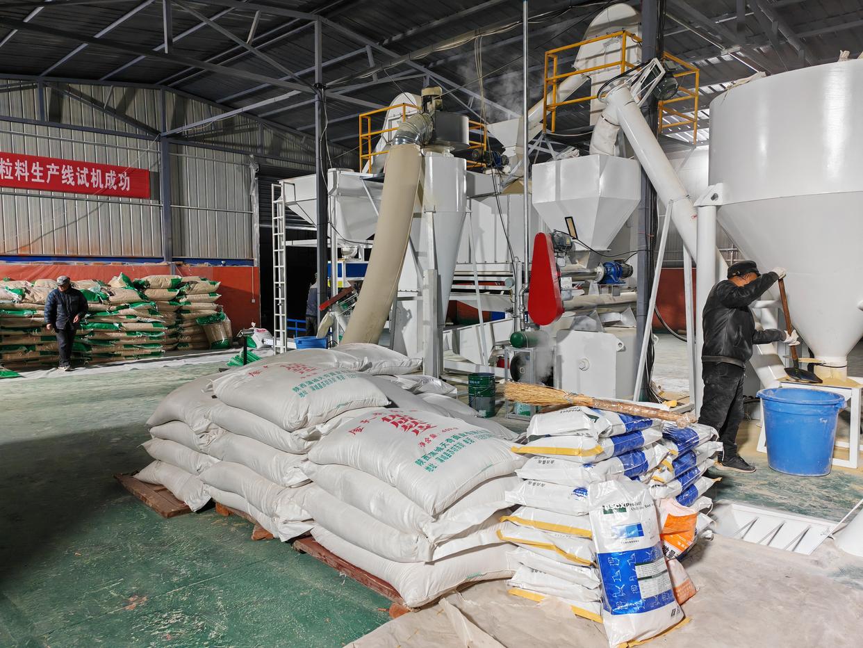 飼料顆粒加工生產(chǎn)機(jī)械設(shè)備廠 現(xiàn)代化養(yǎng)殖場(chǎng)的核心引擎